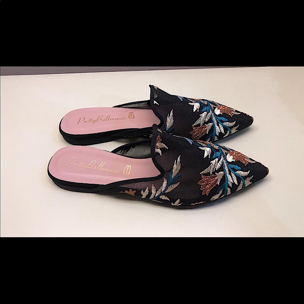 Pretty Ballerinas Handmade leather flats, pointy tip , floral black